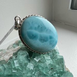Hallmarked 925 silver 15cts Larimar pendant .